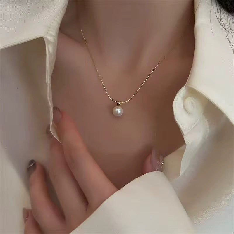 Vintage Faux Pearl Pendant Necklace