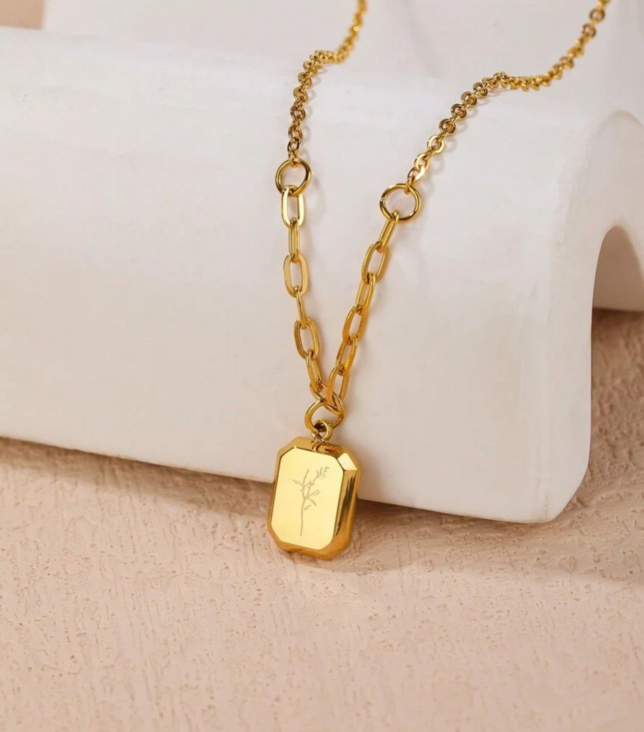 Dainty Wild Flower Pendant Necklace - 18K Gold Plated Stainless Steel